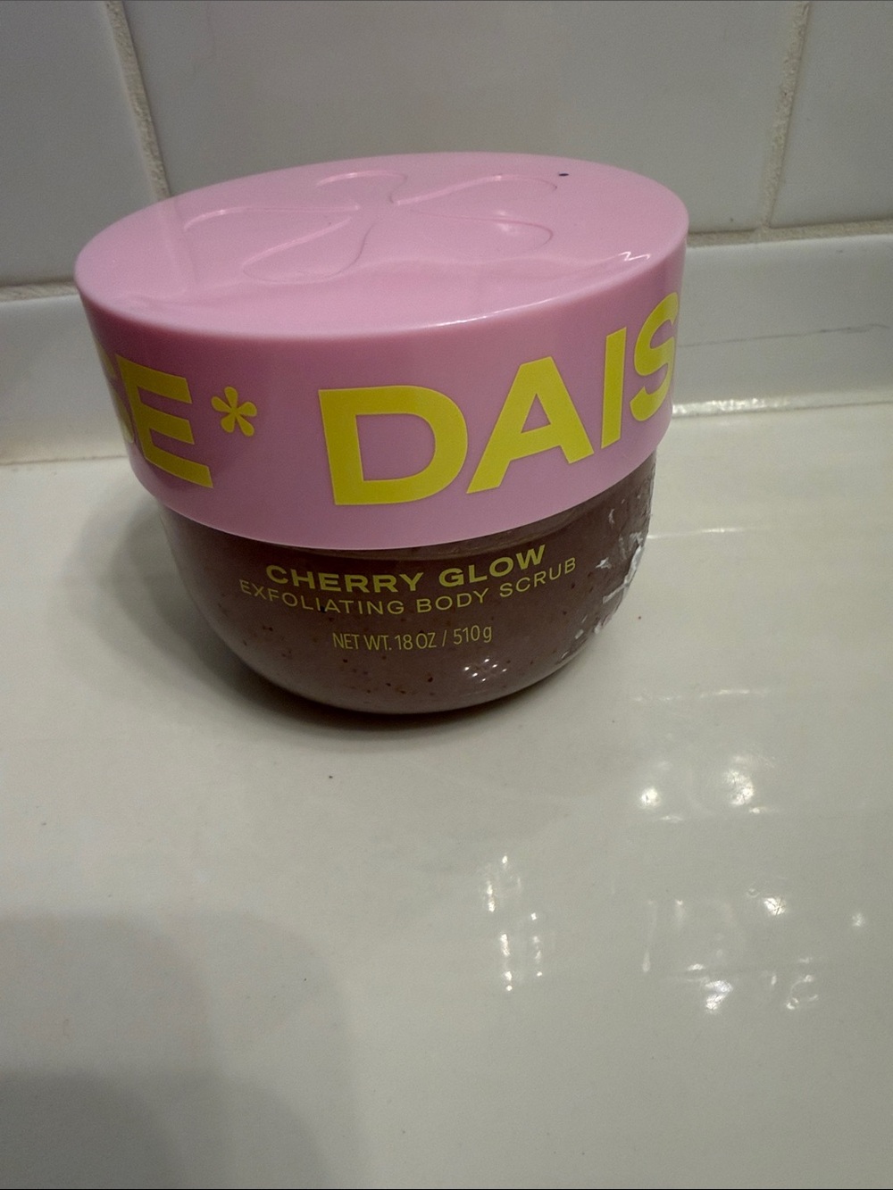 Daise Cherry Glow Exfoliating Body Scrub - Pink